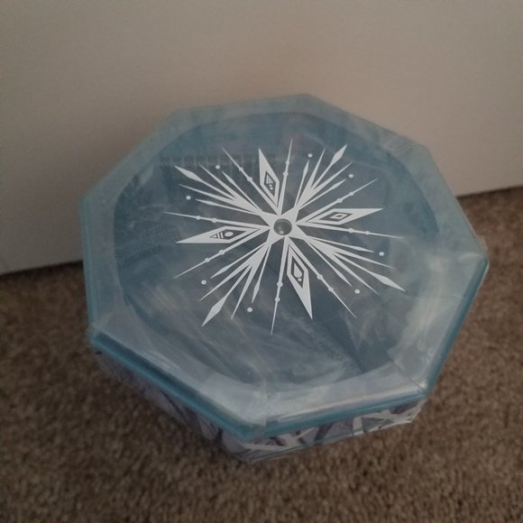 Disney Frozen 2 Surprise Puzzle -48 Piece in Plastic Gem-Shaped Storage Case - Picture 4 of 7